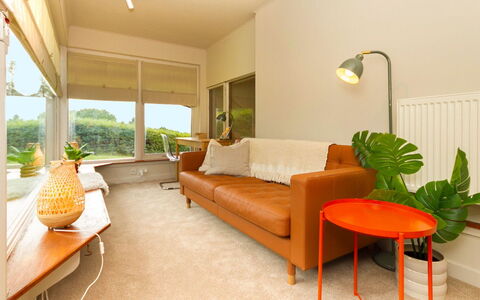 Mam Mor Lodge: Möbel, Interior Design, Flooring, Fussboden, Couch, Holz, Wohnzimmer, Beleuchtung, Zimmer, Zuhause