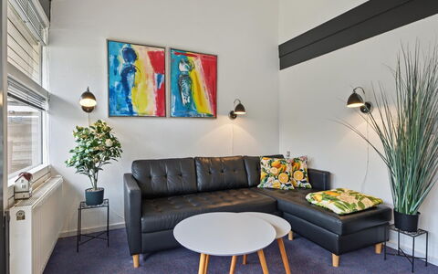 Kielo - 700M from the Sea: Möbel, Interior Design, Flooring, Couch, Wand, Fussboden, Holz, Wohnzimmer, Decke, Zimmer