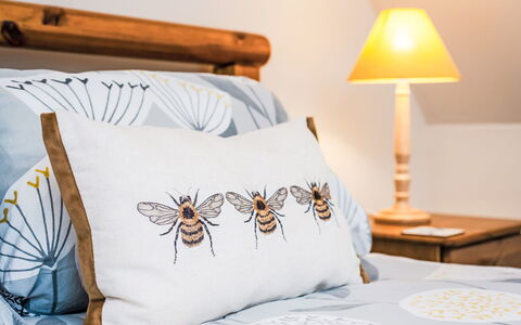 Wester Bunloit: Linens, Schlafzimmer, Bedding, Bett, Bettdecke, Dekokissen, Kissen