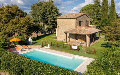 Ortale a Pitigliano with Pool: Schwimmbad, Haus, Bauernhaus, Zuhause, Hütte, Estate, Tür, Garten, Hinterhof