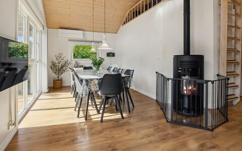 Elle: Flooring, Interior Design, Fussboden, Holzboden, Holz, Möbel, Decke, Laminatboden, Beleuchtung, Zuhause