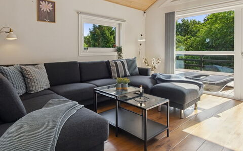 Elle: Möbel, Couch, Interior Design, Wohnzimmer, Holz, Flooring, Fussboden, Dekokissen, Zimmer