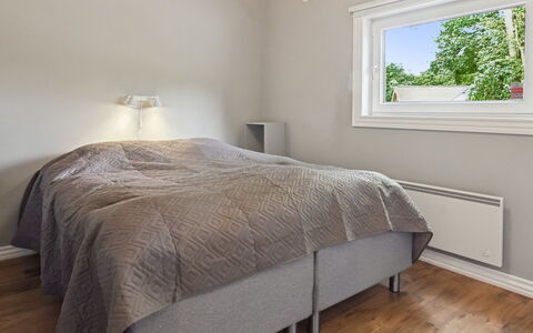 Elle: Bett, Schlafzimmer, Holz, Bedding, Bettdecke, Decke, Interior Design, Flooring, Fussboden, Bettrahmen