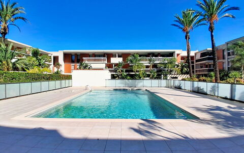 Le Royal Cap: Schwimmbad, Wohngebiet, Resort, Wohnung, Schatten, Eco Hotel, Hotel, Estate, Hazienda