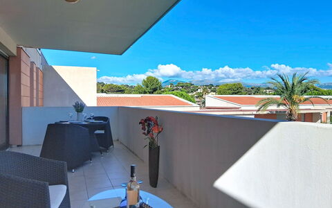 Le Royal Cap: Wohnung, Balkon, Schatten, Gartenmöbel, Eco Hotel, Resort, Villa, Hotel, Schwimmbad