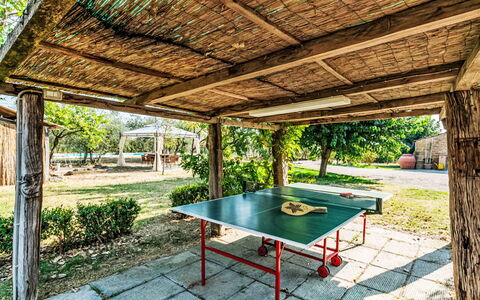 Podere degli Ulivi: Schwimmbad, Gartenmöbel, Garten, Möbel, Resort, Schatten, Eco Hotel, Hinterhof, Freizeit, Stuhl