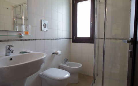 Casa Spassu: Flooring, Interior Design, Armatur, Fussboden, Badezimmer, Sinken, Bad Sink, Zimmer, Zapfhahn, Installation