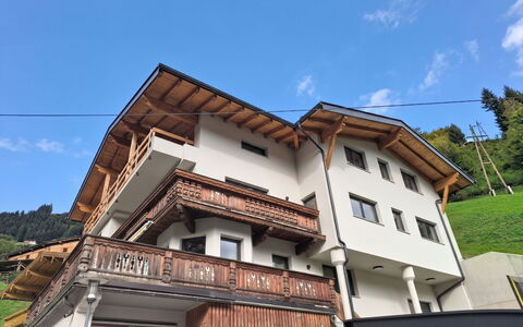 Sophia: Wohnung, Balkon, Treppe, Geländer, Bergdorf, Veranda, Abstellgleis