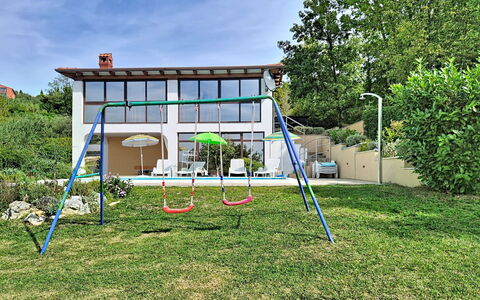 Pod Meloni: Garten, Schatten, Spielmittel, Rasen, Landscaping, Hinterhof, Garten, Park, Villa, Kunstrasen