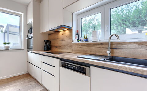 Veronica: Küche, Countertop, Küchengerät, Flooring, Holz, Interior Design, Major Appliance, Haushaltsgerät, Cabinetry, Fussboden