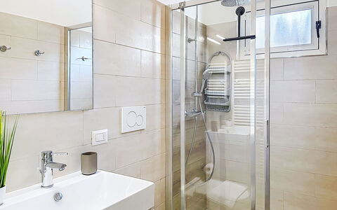 Carla: Badezimmer, Armatur, Flooring, Interior Design, Fussboden, Installation, Dusche, Sinken, Zapfhahn, Bad Sink