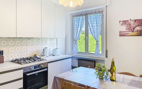 Carla: Küche, Küchengerät, Interior Design, Major Appliance, Flooring, Holz, Countertop, Möbel, Zimmer, Fussboden