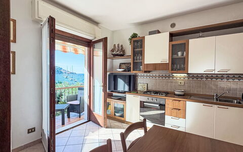 Casa al Lago: Holz, Interior Design, Möbel, Flooring, Küche, Fussboden, Zimmer, Countertop, Küche & Esszimmer Tisch, Cabinetry