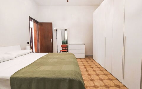 Sorella Lina: Flooring, Fussboden, Möbel, Interior Design, Holz, Schlafzimmer, Bett, Zimmer, Beleuchtung, Bettdecke