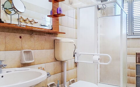 Sorella Lina: Armatur, Interior Design, Flooring, Badezimmer, Fussboden, Installation, Sinken, Zimmer, Toilette, Zapfhahn