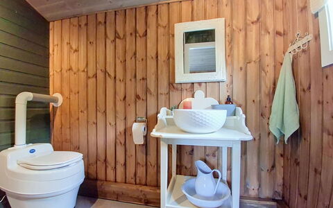 Porsmyr: Holz, Toilleten Sitz, Badezimmer, Flooring, Armatur, Interior Design, Toilette, Fussboden, Installation, Zimmer