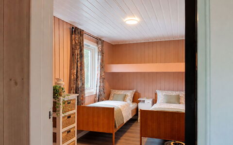 Porsmyr: Flooring, Fussboden, Interior Design, Holz, Schlafzimmer, Möbel, Bett, Decke, Zimmer, Bettdecke