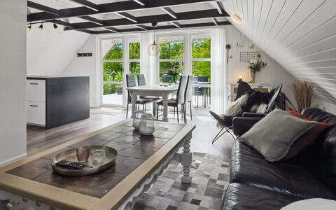 Terttu - 30Km from the Sea: Möbel, Interior Design, Flooring, Holz, Decke, Fussboden, Beleuchtung, Holzboden, Light Fixture, Stuhl