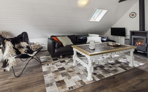 Terttu - 30Km from the Sea: Flooring, Holz, Fussboden, Interior Design, Holzboden, Wohnzimmer, Zuhause, Möbel, Couch, Zimmer