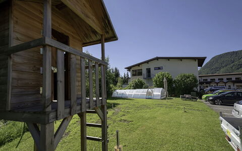 Sankt Ulrich am Pillersee 648: Hütte, Rasen, Garten, Blockhaus, Veranda, Hinterhof, Hartholz, Outdoor Struktur, Gartenbauten, Schuppen