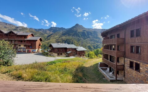 Le Hameau des Airelles: Wohnung, Resort, Schwimmbad, Eigentumswohnung, Balkon, Hotel, Eco Hotel, Villa, Zimmerpflanze