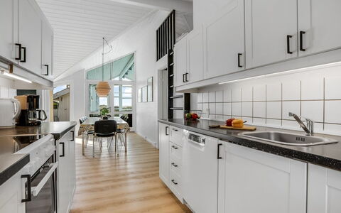 Gunnild - 200M to the Fjord: Küche, Countertop, Interior Design, Küchengerät, Decke, Flooring, Major Appliance, Cabinetry, Möbel, Fussboden