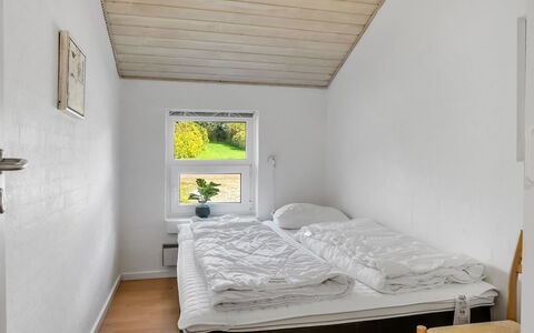 Gunnild - 200M to the Fjord: Wand, Holz, Schlafzimmer, Flooring, Fussboden, Decke, Interior Design, Bett, Bedding, Bettdecke