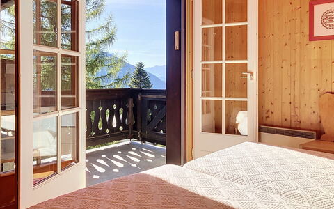 Chalet Perry: Holz, Interior Design, Möbel, Zimmer, Fussboden, Flooring, Decke, Hartholz, Bilderrahmen, Holzbeize