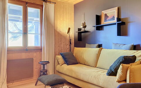 Chalet Perry: Möbel, Interior Design, Wand, Flooring, Holz, Fussboden, Zimmer, Couch, Beleuchtung, Wohnzimmer