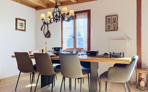 Chalet Perry: Möbel, Interior Design, Flooring, Fussboden, Stuhl, Tabelle, Holz, Esszimmer, Küche & Esszimmer Tisch, Holzboden