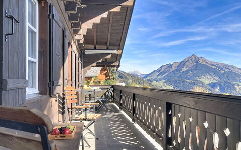 Chalet Perry: Gebirge, Balkon, Wohnung, Grat, Bergstation, Senke, Alpen, Veranda, Massiv, Bergdorf