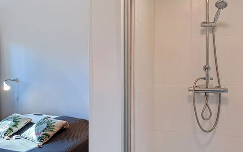 Pignots: Wand, Interior Design, Flooring, Fussboden, Armatur, Zimmer, Beleuchtung, Badezimmer, Decke, Installation