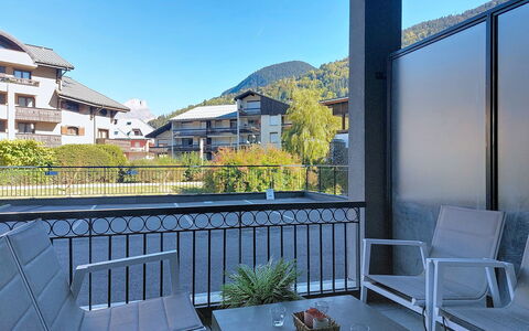 Clos du Savoy: Balkon, Stuhl, Gartenmöbel, Schatten, Veranda, Eco Hotel, Zaun, Tisch Im Freien, Zimmerpflanze, Deck