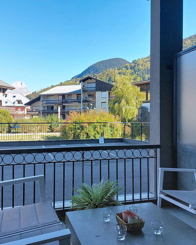 Clos du Savoy: Balkon, Stuhl, Gartenmöbel, Schatten, Veranda, Eco Hotel, Zaun, Tisch Im Freien, Zimmerpflanze, Deck