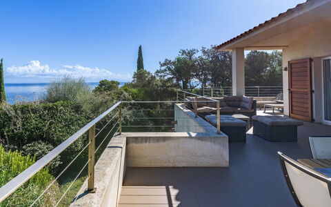 Cala Rossa: Balkon, Schatten, Gartenmöbel, Resort, Eco Hotel, Veranda, Geländer, Outdoor Struktur, Deck, Villa