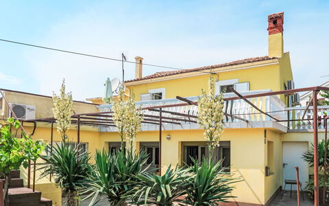 Mateja: Wohngebiet, Zuhause, Schatten, Hazienda, Balkon, Zimmerpflanze, Eco Hotel, Blumentopf, Villa