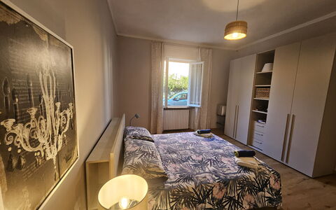Adele: Bett, Möbel, Interior Design, Schlafzimmer, Fussboden, Flooring, Zimmer, Bedding, Bettdecke, Holz