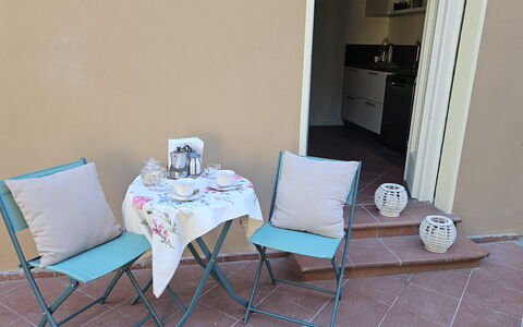 Adele: Möbel, Stuhl, Gartenmöbel, Klappstuhl, Komfort, Tisch Im Freien, Balkon, Kaffetisch, Armlehne, Küche & Esszimmer Tisch