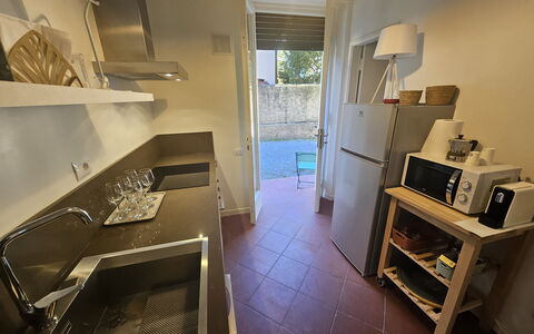 Adele: Flooring, Fussboden, Interior Design, Countertop, Decke, Küche, Zimmer, Major Appliance, Wohnung, Holzbeize