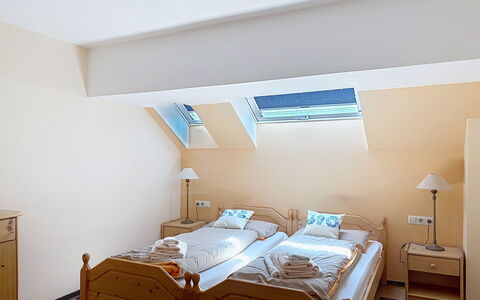 Wohlfühlnest St. Michael: Bett, Möbel, Interior Design, Schlafzimmer, Holz, Bedding, Bettdecke, Decke, Zimmer, Fussboden