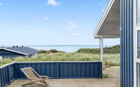 Erblin - 150M from the Sea: Backstein, Estate, Garten, Vorort, Auffahrt, Landscaping, Garten, Hazienda, Bauernhaus, Hinterhof