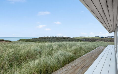 Erblin - 150M from the Sea: Backstein, Estate, Garten, Vorort, Auffahrt, Landscaping, Garten, Hazienda, Bauernhaus, Hinterhof