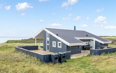 Erblin - 150M from the Sea: Backstein, Estate, Garten, Vorort, Auffahrt, Landscaping, Garten, Hazienda, Bauernhaus, Hinterhof