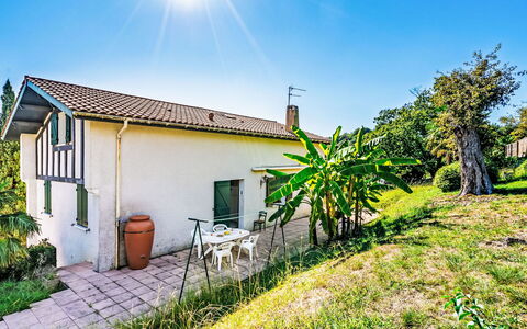 Agintza: Backstein, Estate, Garten, Vorort, Auffahrt, Landscaping, Garten, Hazienda, Bauernhaus, Hinterhof