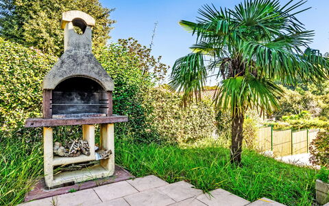 Agintza: Backstein, Estate, Garten, Vorort, Auffahrt, Landscaping, Garten, Hazienda, Bauernhaus, Hinterhof