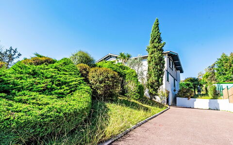 Agintza: Backstein, Estate, Garten, Vorort, Auffahrt, Landscaping, Garten, Hazienda, Bauernhaus, Hinterhof
