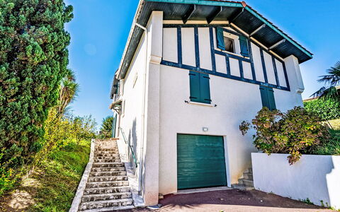 Agintza: Backstein, Estate, Garten, Vorort, Auffahrt, Landscaping, Garten, Hazienda, Bauernhaus, Hinterhof