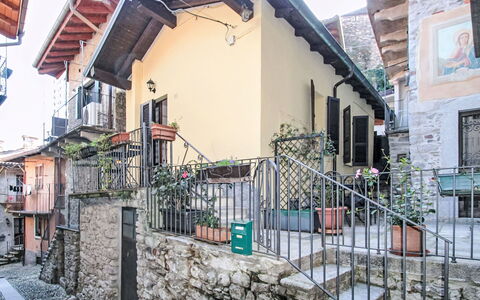 Santa Lucia: Backstein, Estate, Garten, Vorort, Auffahrt, Landscaping, Garten, Hazienda, Bauernhaus, Hinterhof