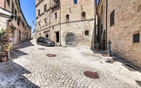 Dimora Castello: Backstein, Estate, Garten, Vorort, Auffahrt, Landscaping, Garten, Hazienda, Bauernhaus, Hinterhof