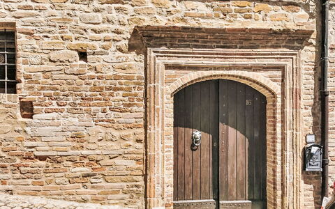 Dimora Castello: Backstein, Estate, Garten, Vorort, Auffahrt, Landscaping, Garten, Hazienda, Bauernhaus, Hinterhof